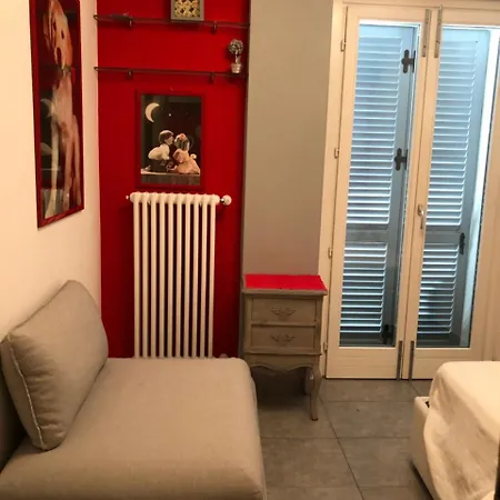 Tremezzina Red & Grey Apartmán